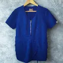 Blusa scrubs Antifluido Múnich en color Azul Rey.webp