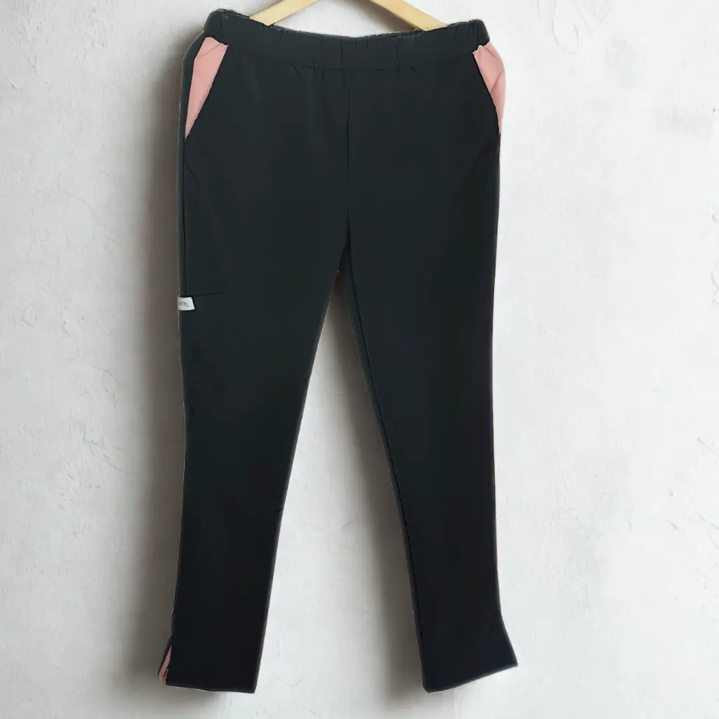 Pantalón Antifluido Milán en color negro.webp