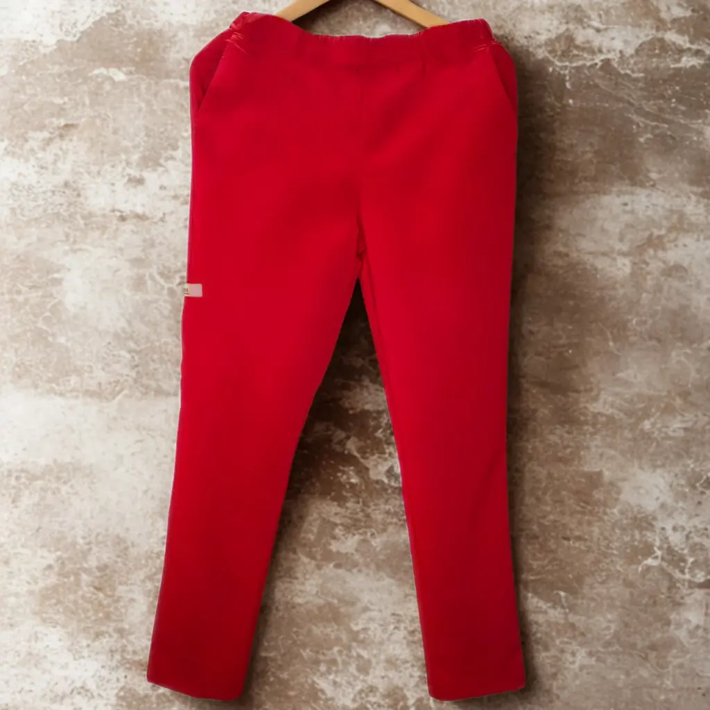 Pantalón scrubs antifluido Múnich en color Rojo.webp