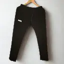 Pantalón scrubs Antifluido Praga en color negro.webp